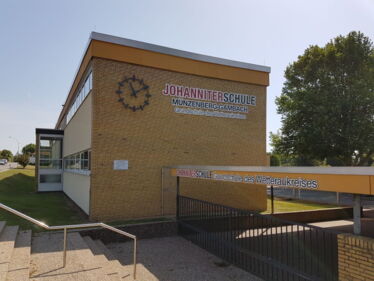 Eingangsbereich der Grundschule Gambach